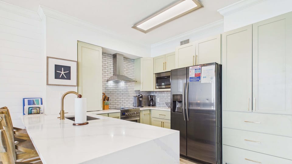 Full kitchen with all the cooking essentials including modern appliances