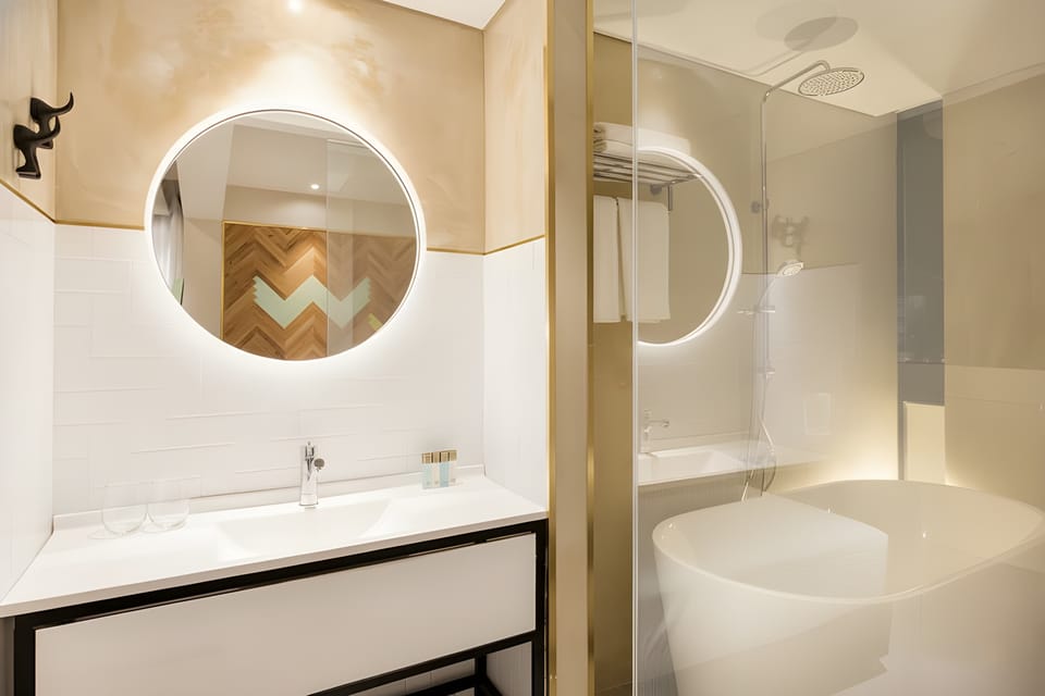 XL CUCU | Bathroom | Rainfall showerhead, free toiletries, hair dryer, bathrobes