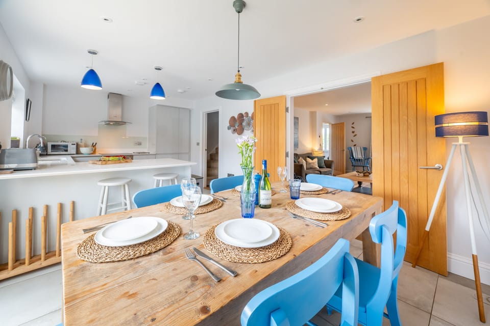 Ground floor: Kitchen with dining area