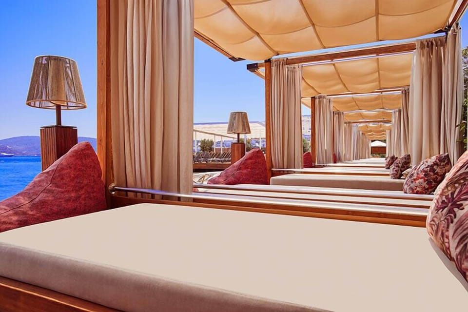 Private beach, sun loungers, beach umbrellas, beach towels