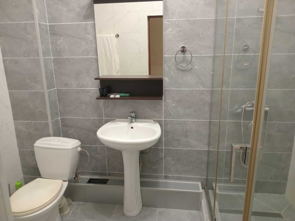 Standard Room, Courtyard View | Bathroom | Shower, hair dryer, slippers, towels