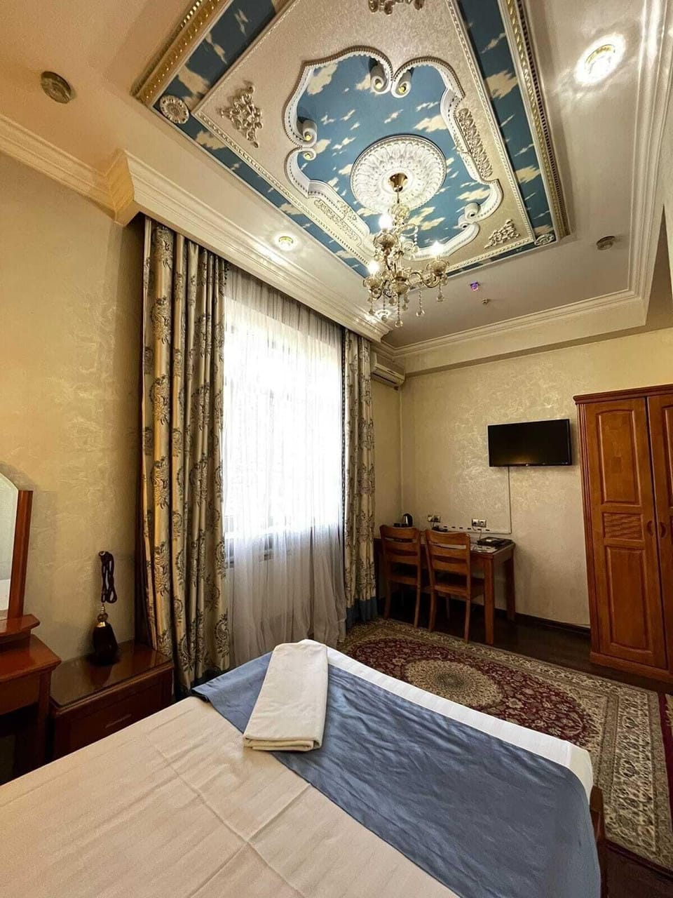 Luxury Suite | In-room safe, blackout drapes, soundproofing, iron/ironing board