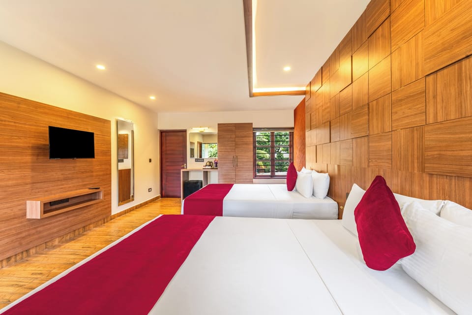 Garden View Family Room with Sit-out | Free WiFi