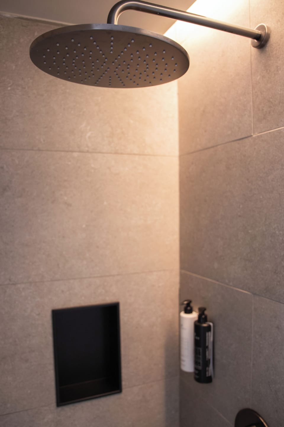 Deluxe Double Room, City View | Bathroom | Shower, free toiletries, hair dryer, bidet
