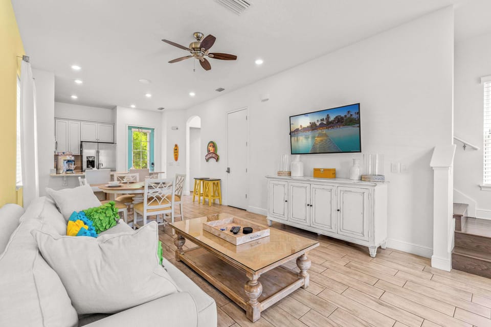 Living area with Smart TV and Sofa sleeper