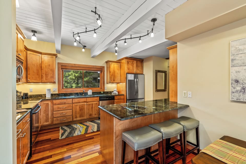 Kitchen Breakfast Bar