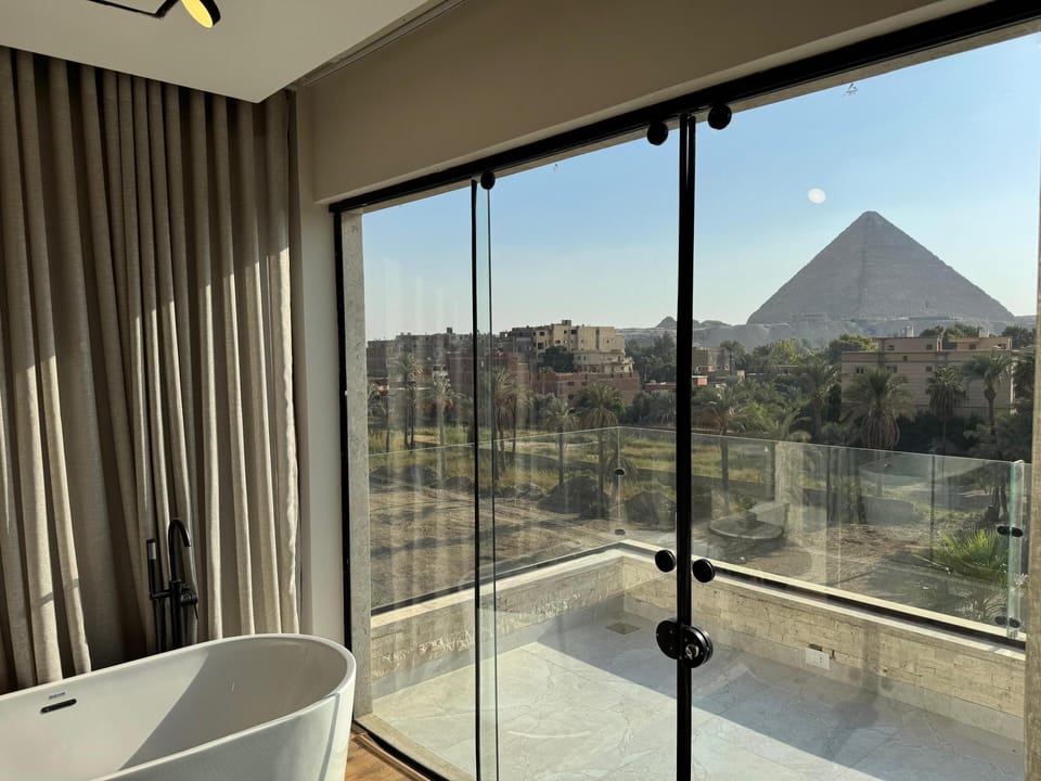 Prestige Suite with Hot Tub Balcony Panorama Pyramid View | Premium bedding, down comforters, free minibar, free WiFi