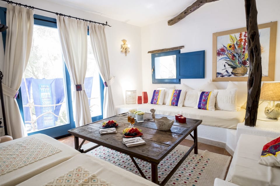 Suite | Minibar, in-room safe, individually decorated, individually furnished