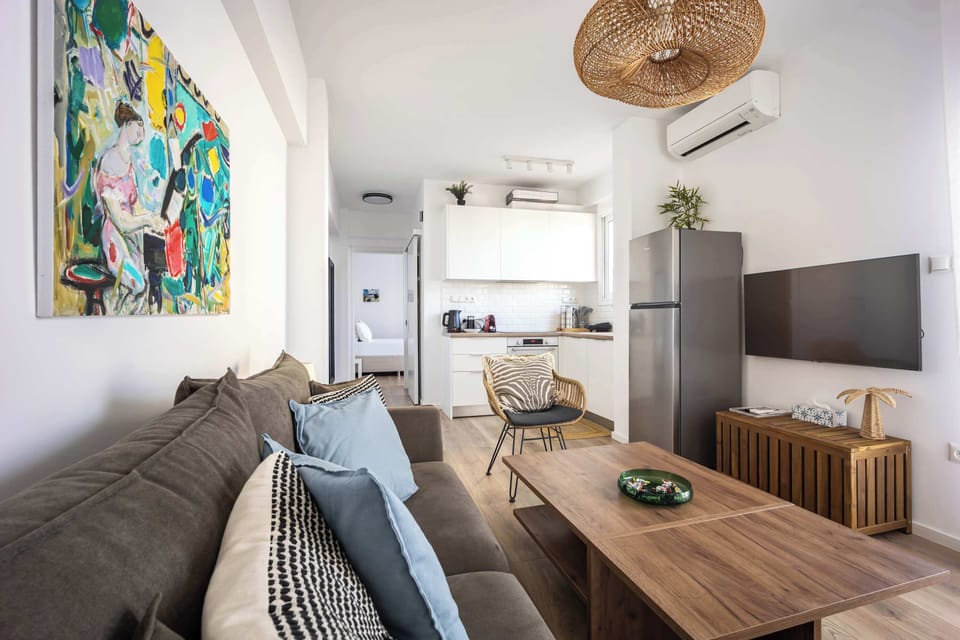 Well-kept living area designed for ease, cleanliness, and effortless comfort from morning to night.