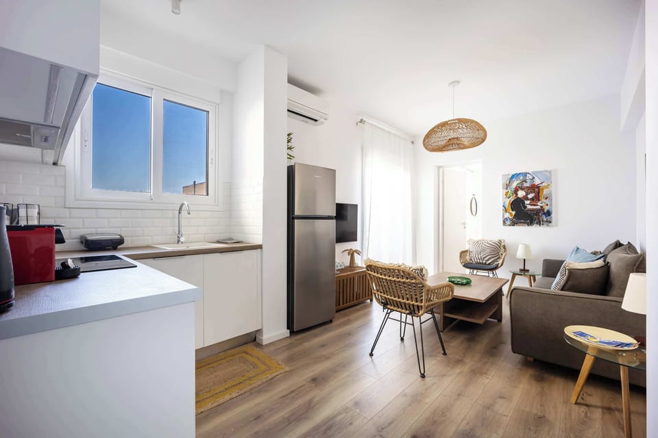 Beautifully designed open kitchen and living space filled with daylight, ideal for relaxed mornings and evenings.