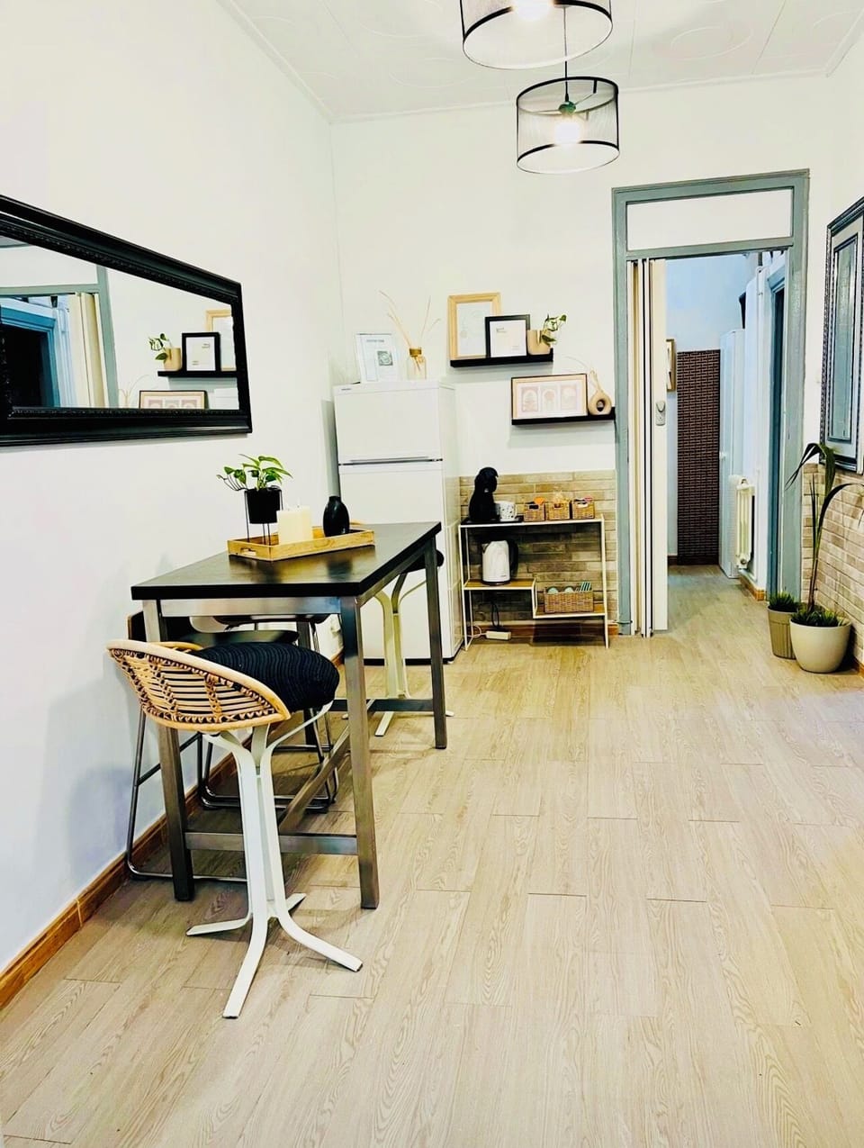 Basic Apartment | Living area