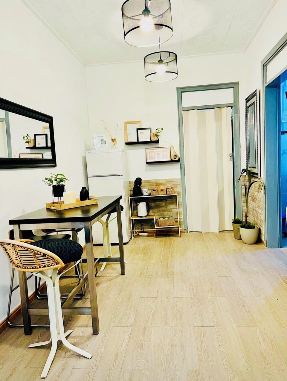 Basic Apartment | Living area