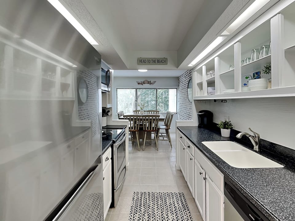 Galley-Style Full Kitchen w. Stainless Steel Appliances