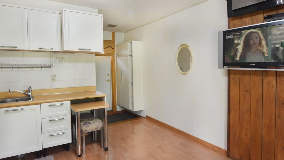 Blue Sky | Private kitchenette | Fridge, stovetop