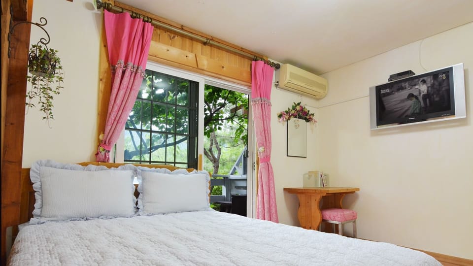 Family Double or Twin Room | Premium bedding, free WiFi