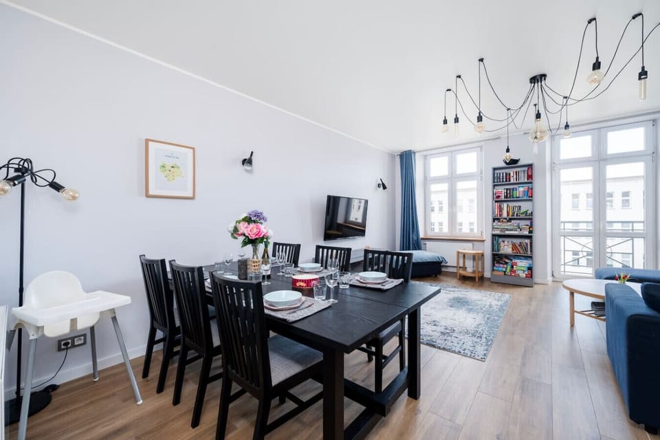Dining space and living room | Book now with RENTUJEMY.COM