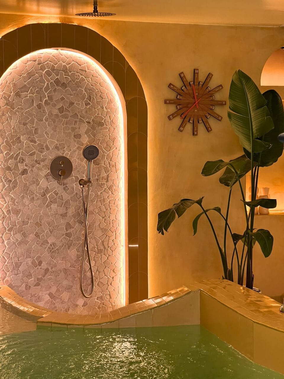 Sauna, hot tub, body treatments, aromatherapy, deep-tissue massages