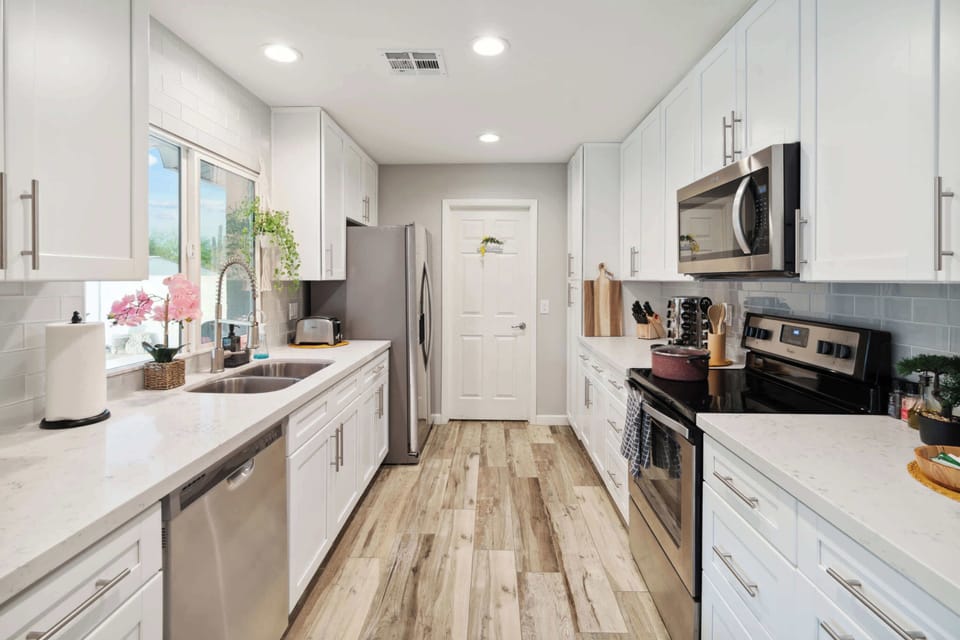 Fully equipped kitchen with modern appliances, perfect for preparing meals during your stay.