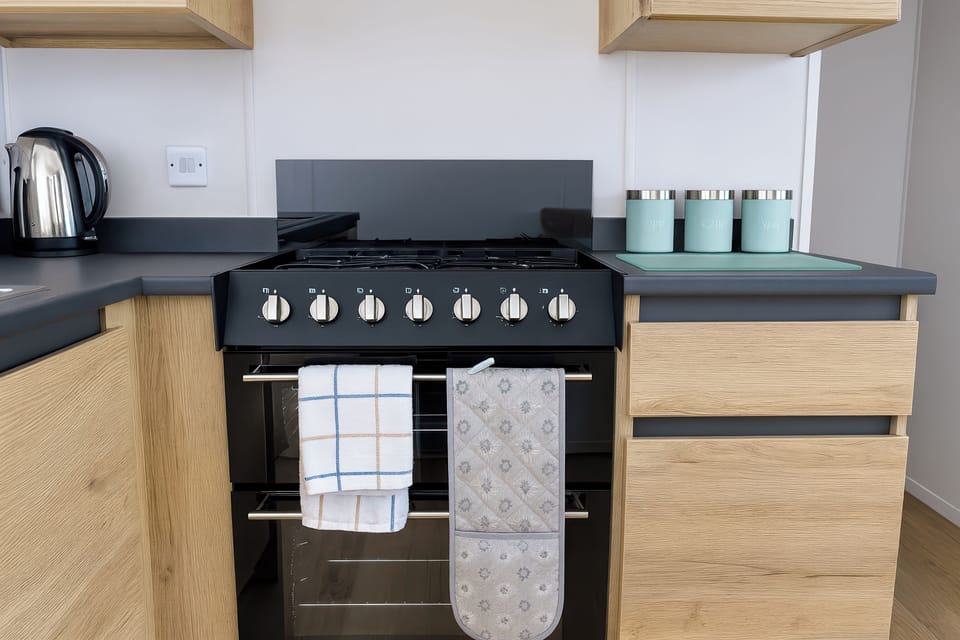 Cookware/dishes/utensils