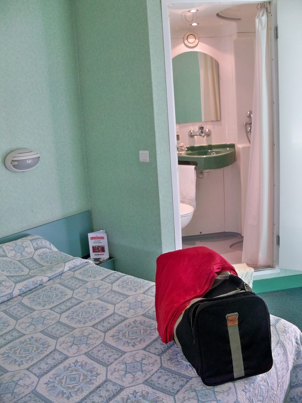 Double Room | Desk, free WiFi, bed sheets, wheelchair access