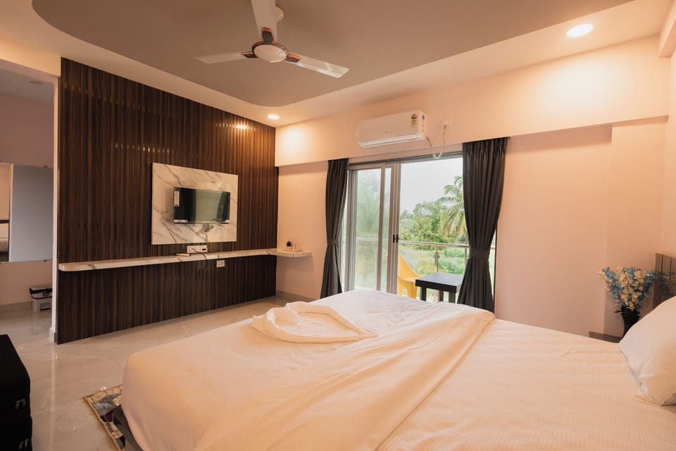 Deluxe Double Room, Balcony, City View | Desk, laptop workspace, free WiFi