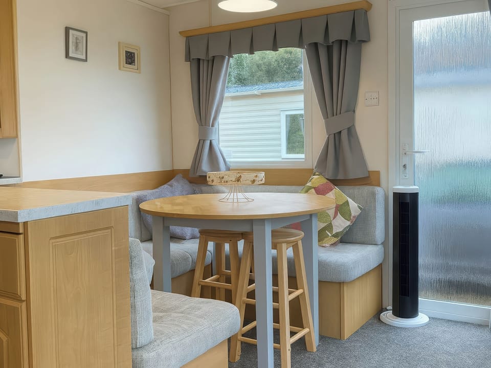 Cottage | Dining