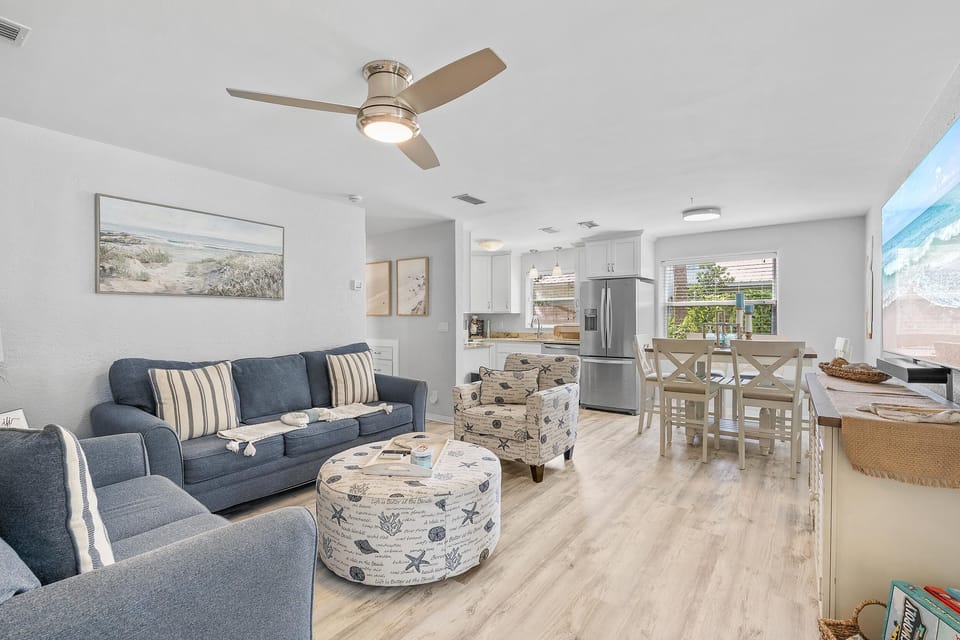 House, Multiple Beds (Lemon Drop) | Living area