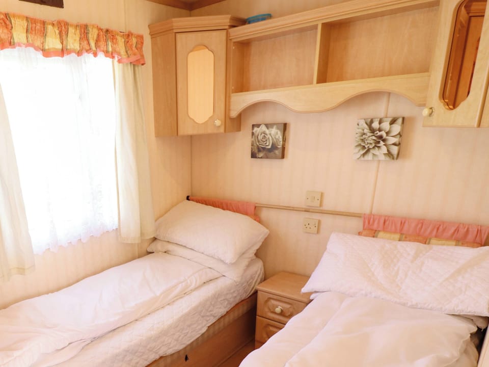 Cottage | 3 bedrooms, individually decorated, individually furnished