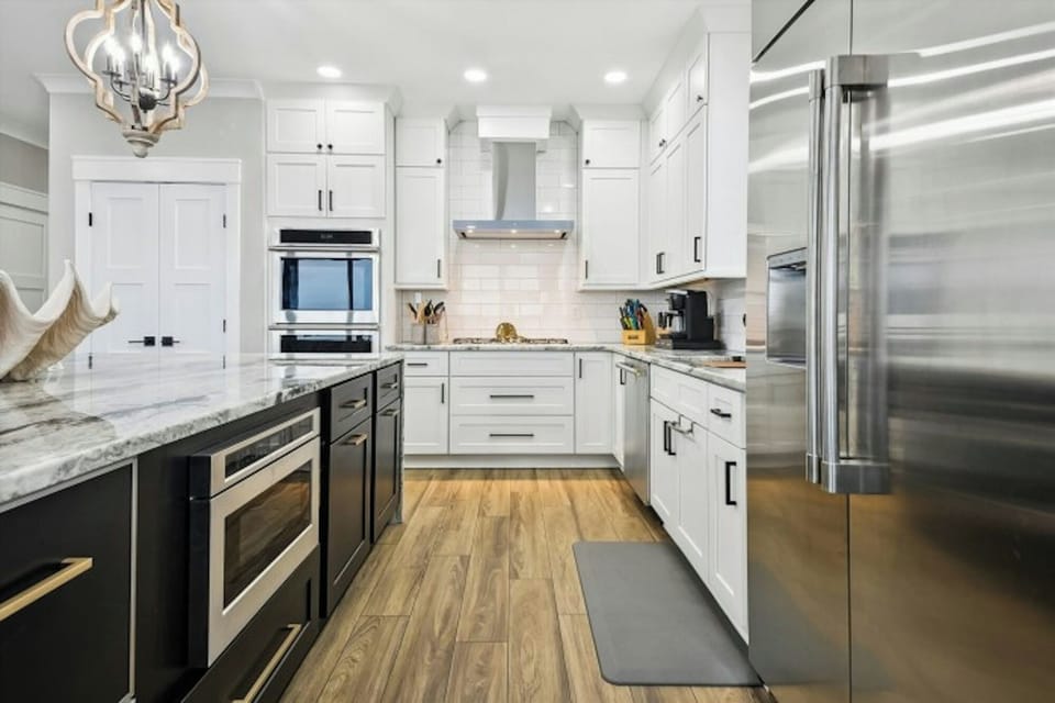 All modern appliances to make meal preparation a breeze.