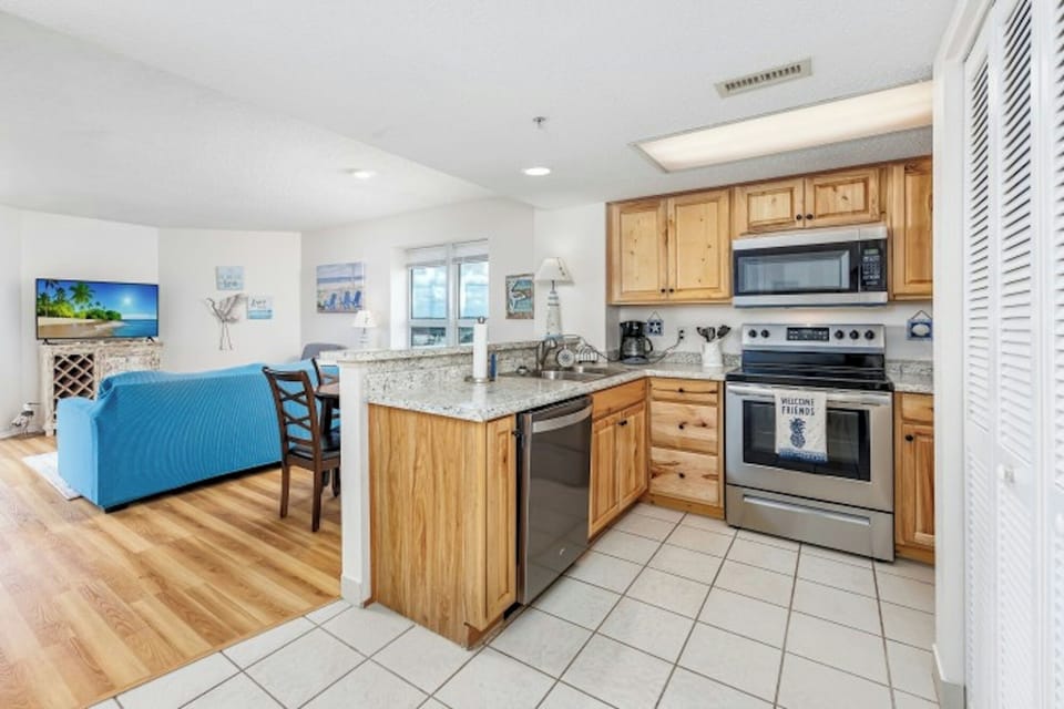 All modern appliances to make meal preparation a breeze.