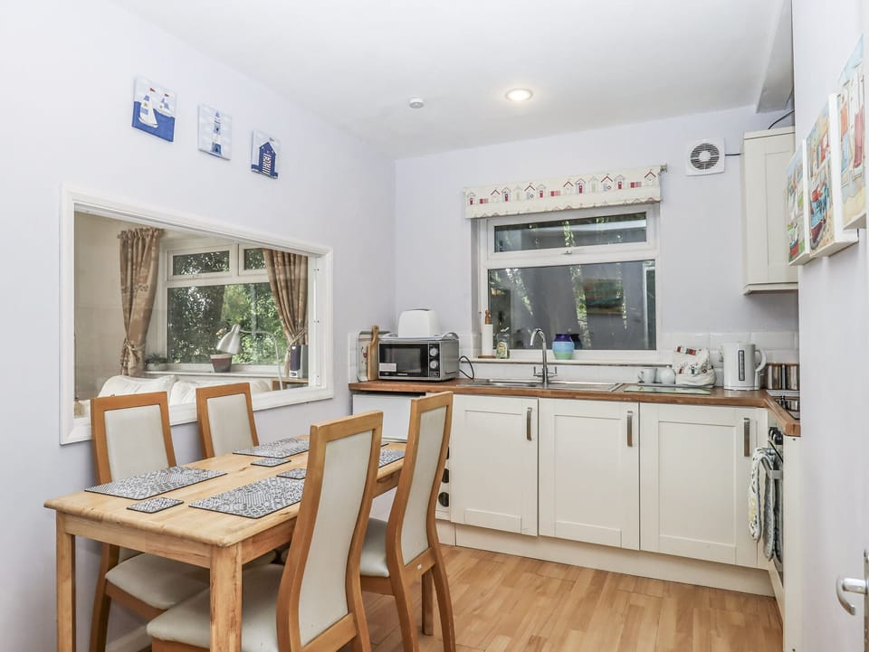 Cottage | Private kitchen | Cookware/dishes/utensils