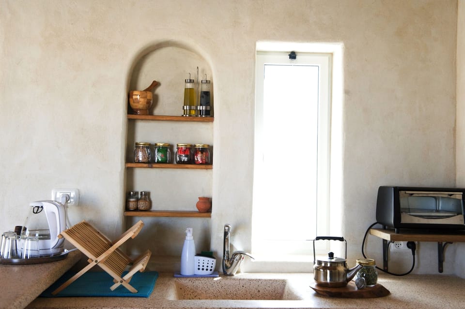 Design Apartment, 1 Bedroom, Jetted Tub | Private kitchenette | Fridge, oven, stovetop, coffee/tea maker