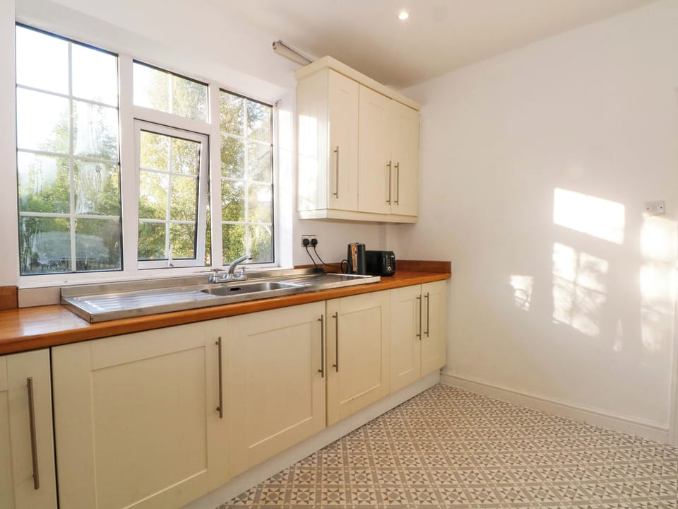 Fridge, microwave, toaster, cookware/dishes/utensils
