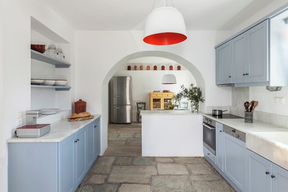 The lovely, well-equipped kitchen.