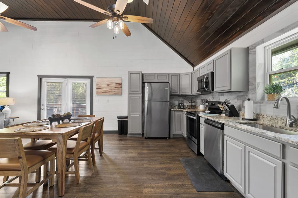Modern, fully equipped kitchen with everything you need.