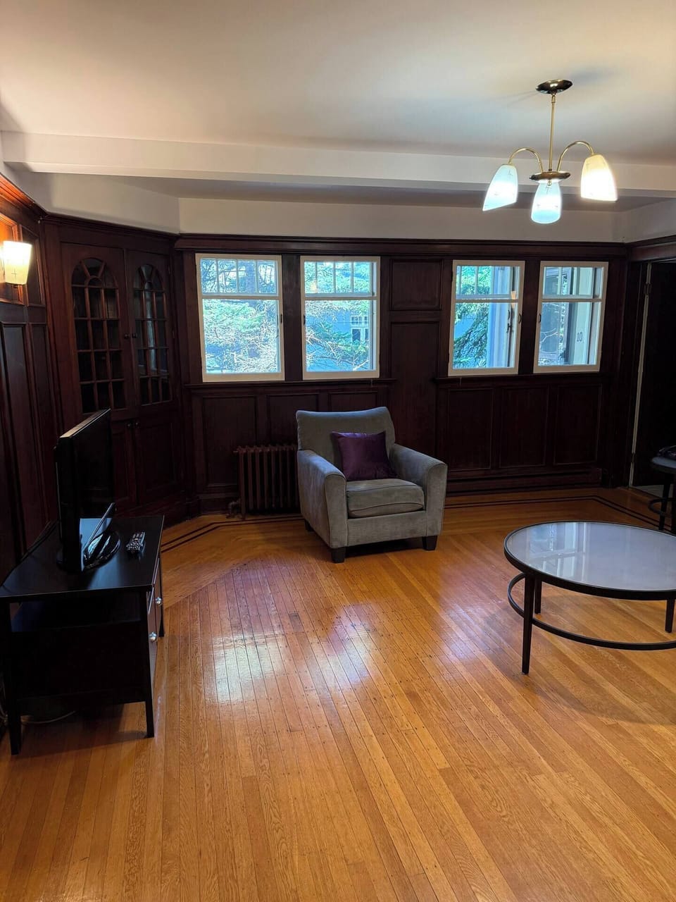 - Warm wood tones and natural light—gather, dine, and enjoy.
