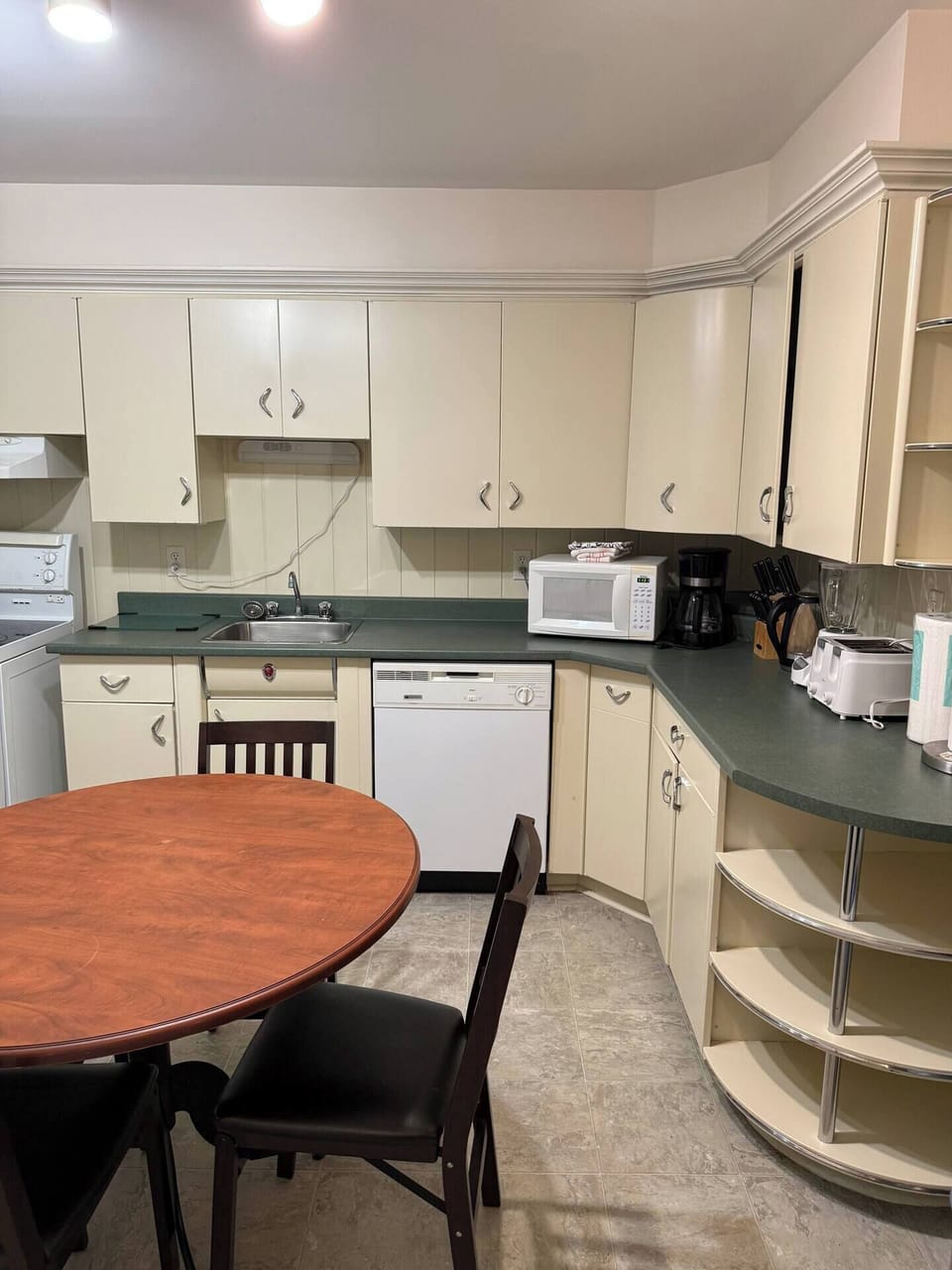 Fully equipped and sparkling clean—cook up comfort anytime.