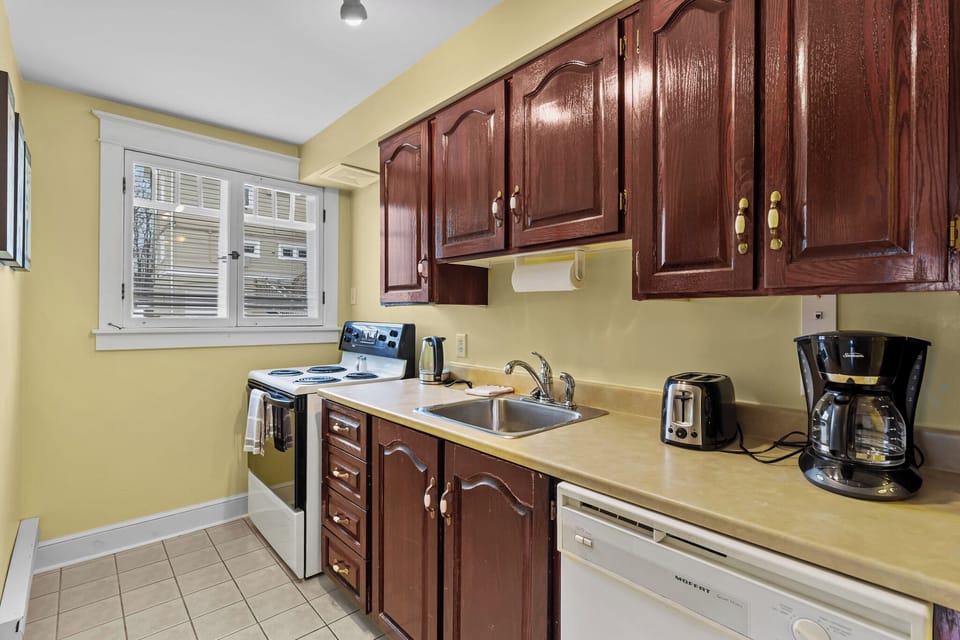 Kitchen with Wooden Cabinets - Cook with ease in full kitchen
