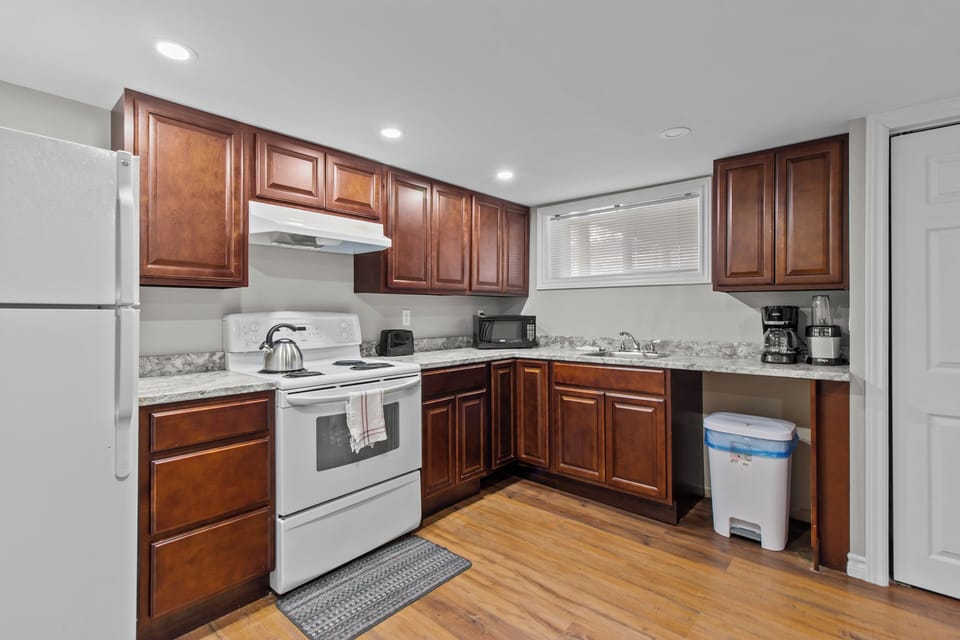 Fully Equipped Kitchen: Bright kitchen with rich wood cabinetry, full-sized appliances, and ample counter space for all your cooking needs.
