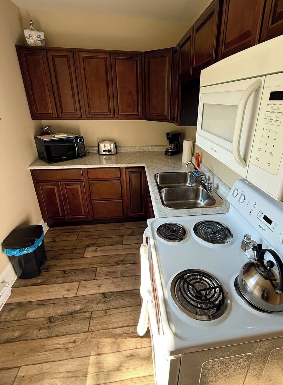 Whip up your favorite dishes in our well-equipped kitchen – all the essentials are here!