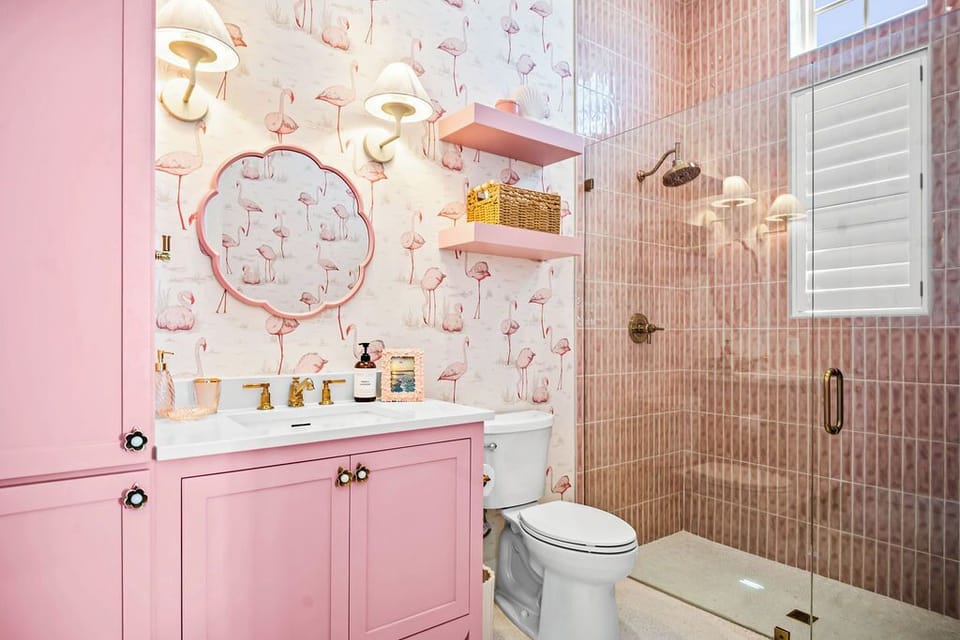 1st Floor, First King Bathroom