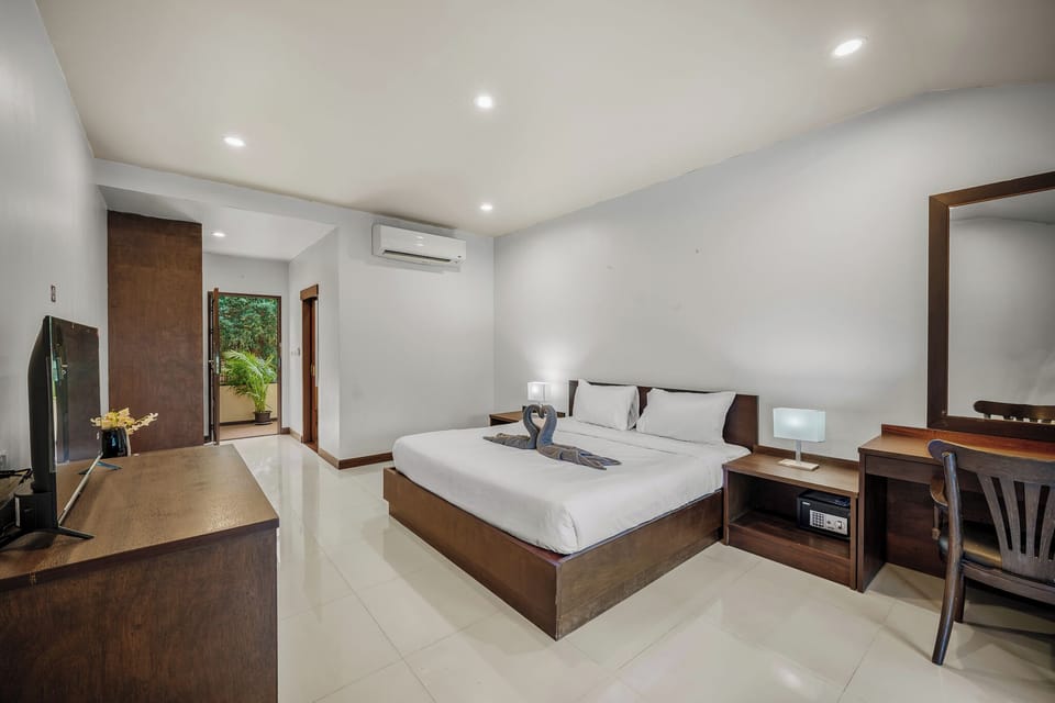 Superior Double Room | In-room safe, desk, WiFi (free)