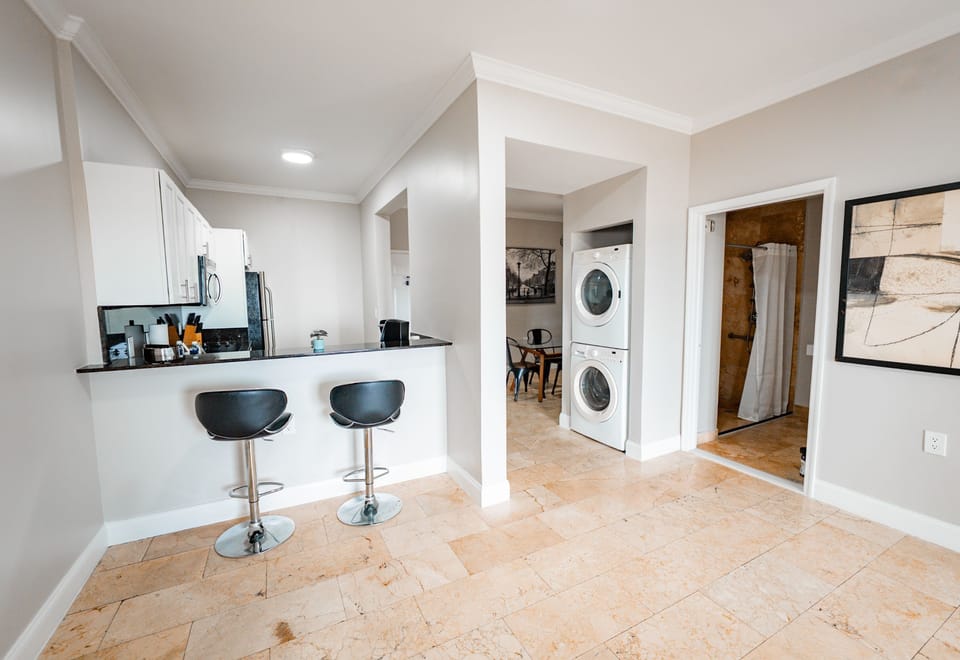 Presidential Suite, Balcony | Private kitchen | Microwave, coffee/tea maker