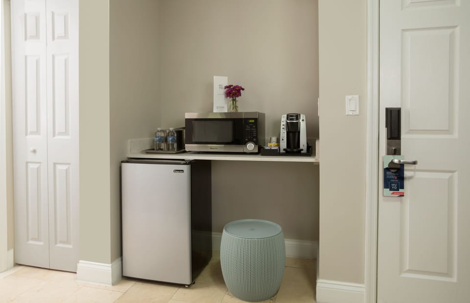 Coffee/tea maker, microwave