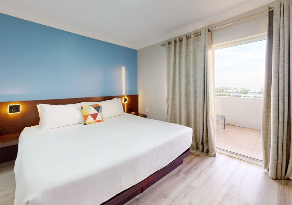 Presidential Suite, Balcony | 1 bedroom, premium bedding, in-room safe, desk
