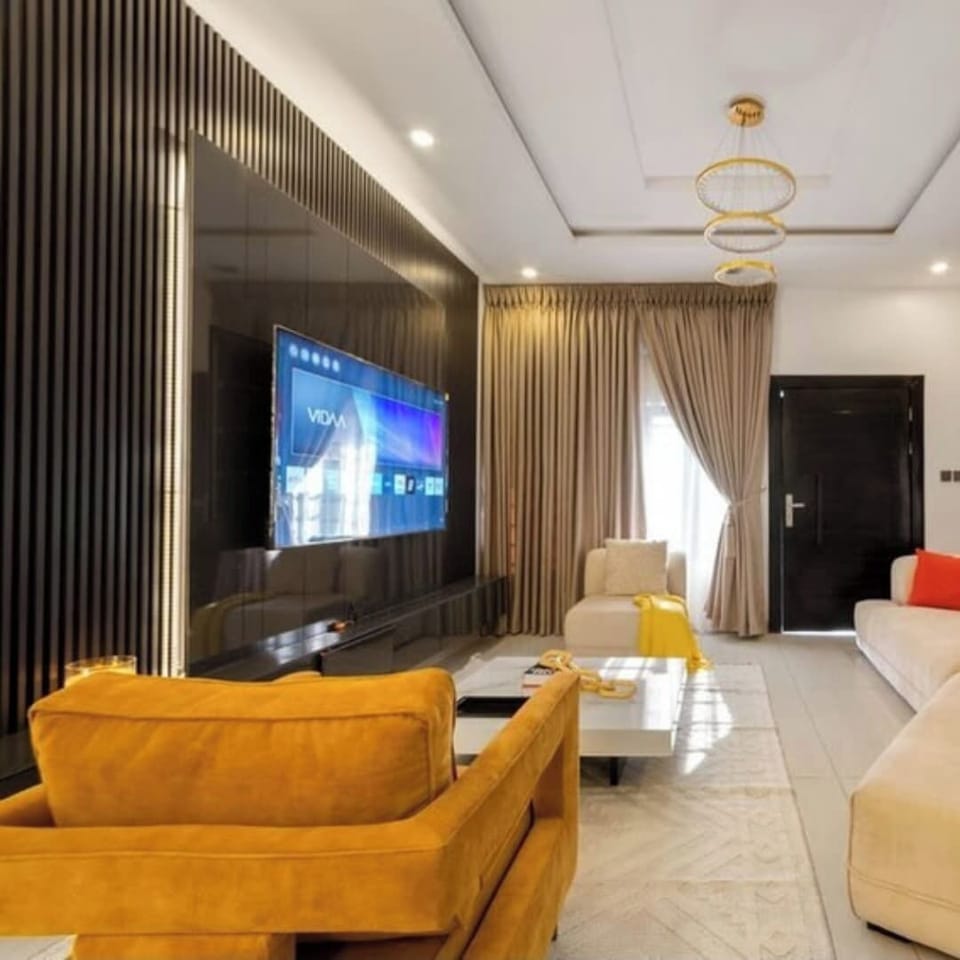 Deluxe Apartment, Balcony, City View | Living area