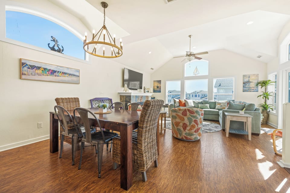 Dining Area - Top Level