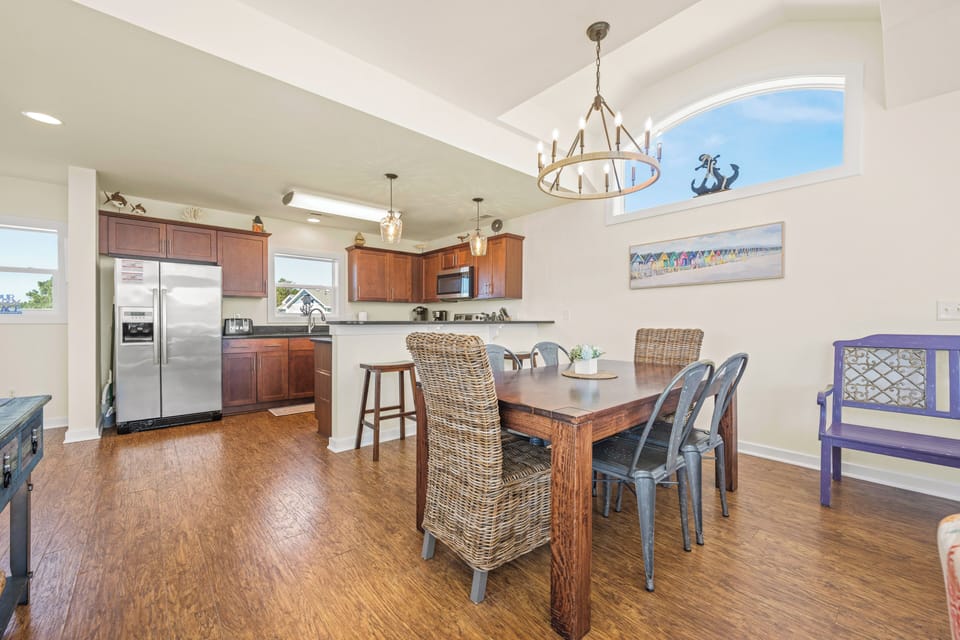 Dining Area - Top Level