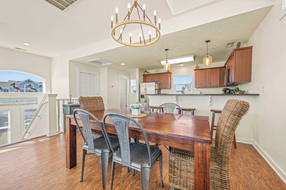 Dining Area - Top Levelm