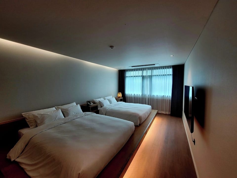 Luxury Suite, Balcony | Iron/ironing board, free WiFi, bed sheets
